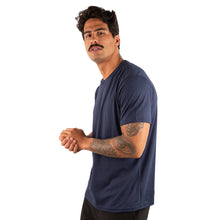Carregar imagem no visualizador da galeria, Camiseta em Algodão Pima 40.1 - Peruana Legitima - Azul Marinho