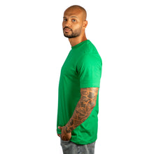 Carregar imagem no visualizador da galeria, Camiseta Masculina Algodão Egípcio Verde Bandeira Gola C
