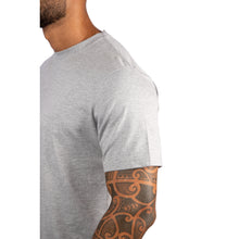 Carregar imagem no visualizador da galeria, Camiseta Masculina Algodão Egípcio Cinza Mescla Gola C
