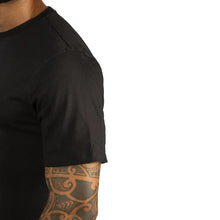 Carregar imagem no visualizador da galeria, Camiseta Masculina Algodão Egípcio Preta Gola C - Rulce Camisetas
