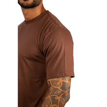 Carregar imagem no visualizador da galeria, Camiseta Masculina Algodão Egípcio Marrom Gola C
